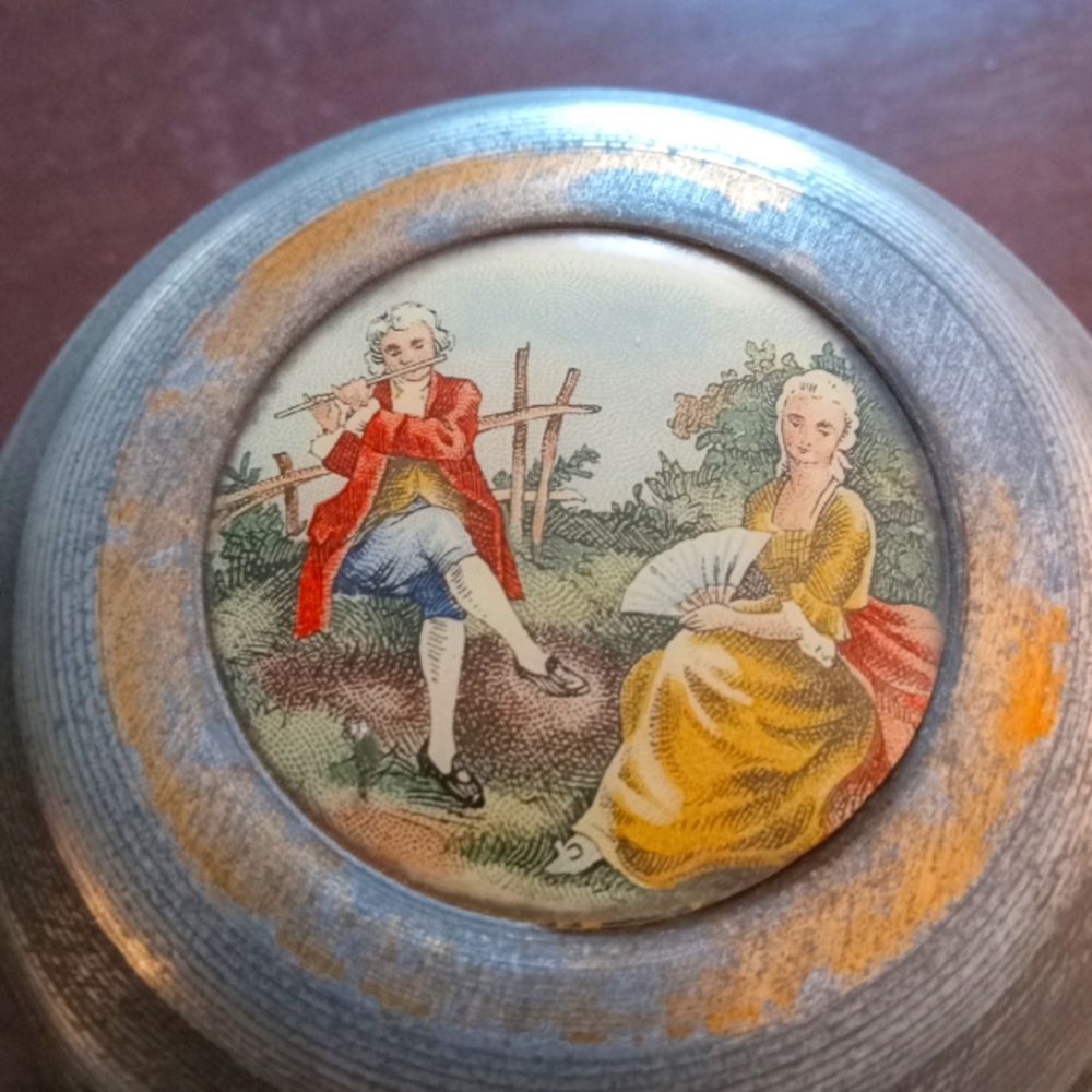 Vintage 30-40s Metal Powder Puff Musical Tin